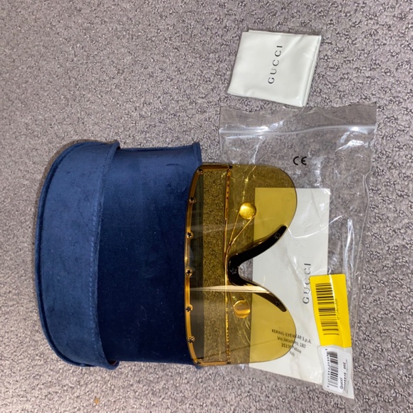 Gucci Sunglasses GG0541S